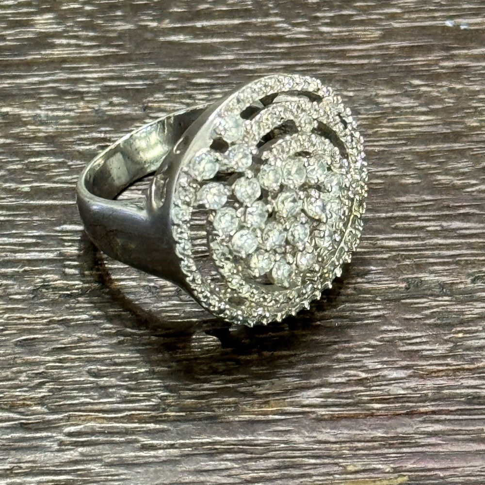 SERENA WILLIAMS SILVER TONE & CUBIC ZIRONCIA SWIRL RING!
